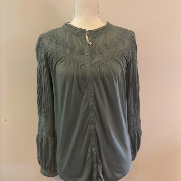 Elegant Eyelet Lace Trim Blouse - Picture 9 of 9